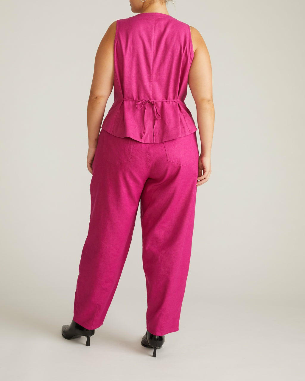 Universal Standard Tamsin Stretch Linen Blend Vest - Hyper Pink
