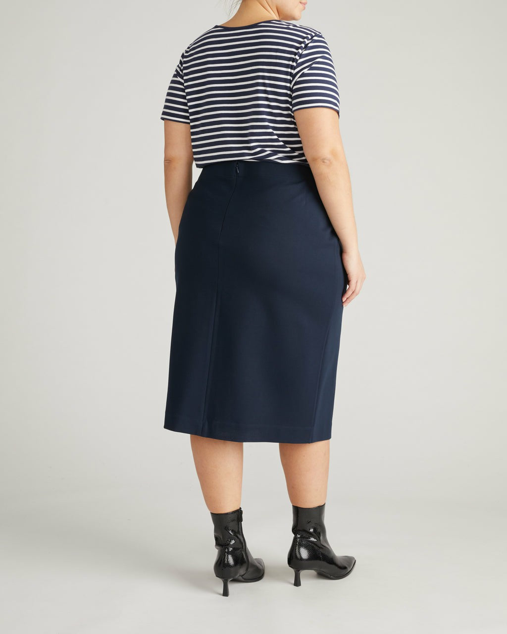 Universal Standard Anya Ponte Skirt - Navy with Gold Buttons