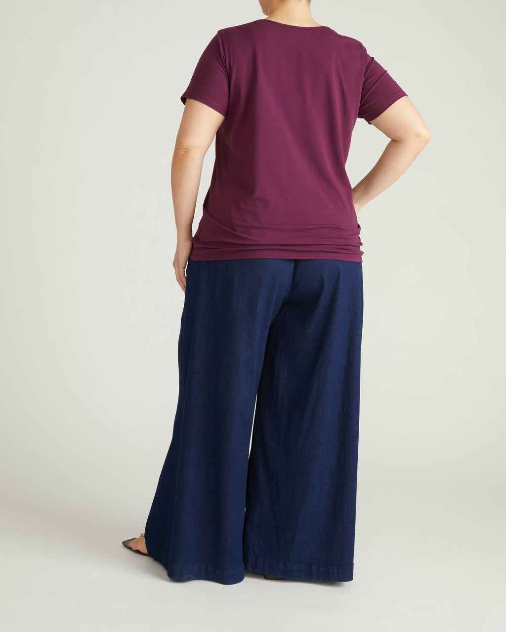 Universal Standard Scoop Neck Tee - Gamay