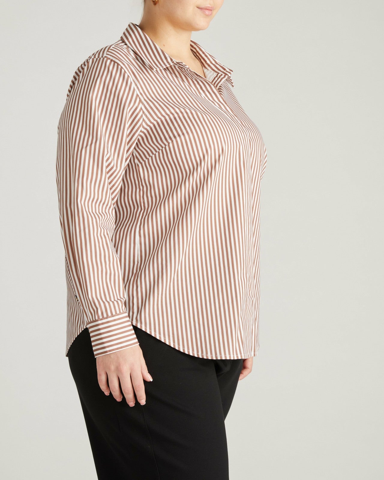 Universal Standard Elbe Stretch Poplin Shirt Classic Fit - Allspice/White Stripe