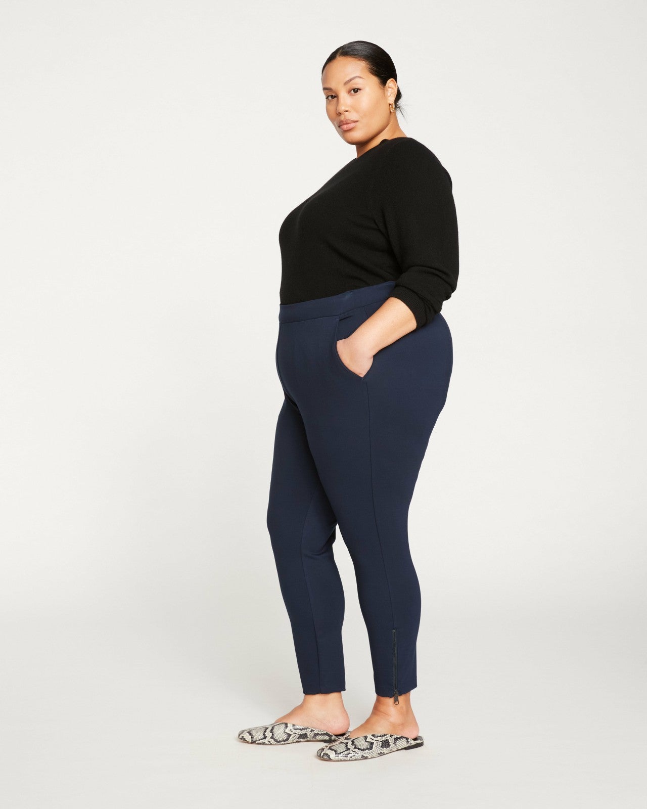 Universal Standard Moro Pocket Signature Ponte Pants - Navy