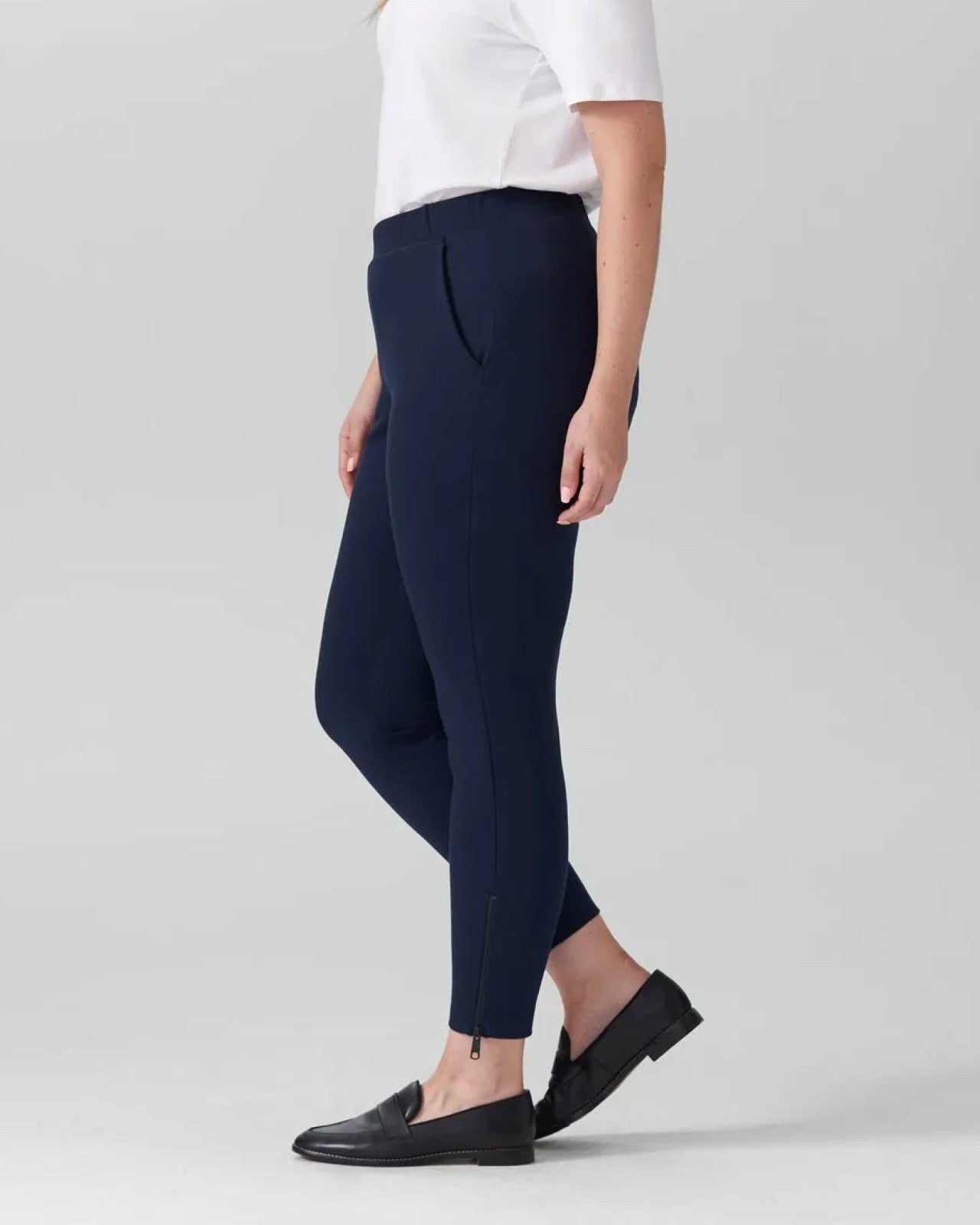 Universal Standard Moro Pocket Signature Ponte Pants - Navy