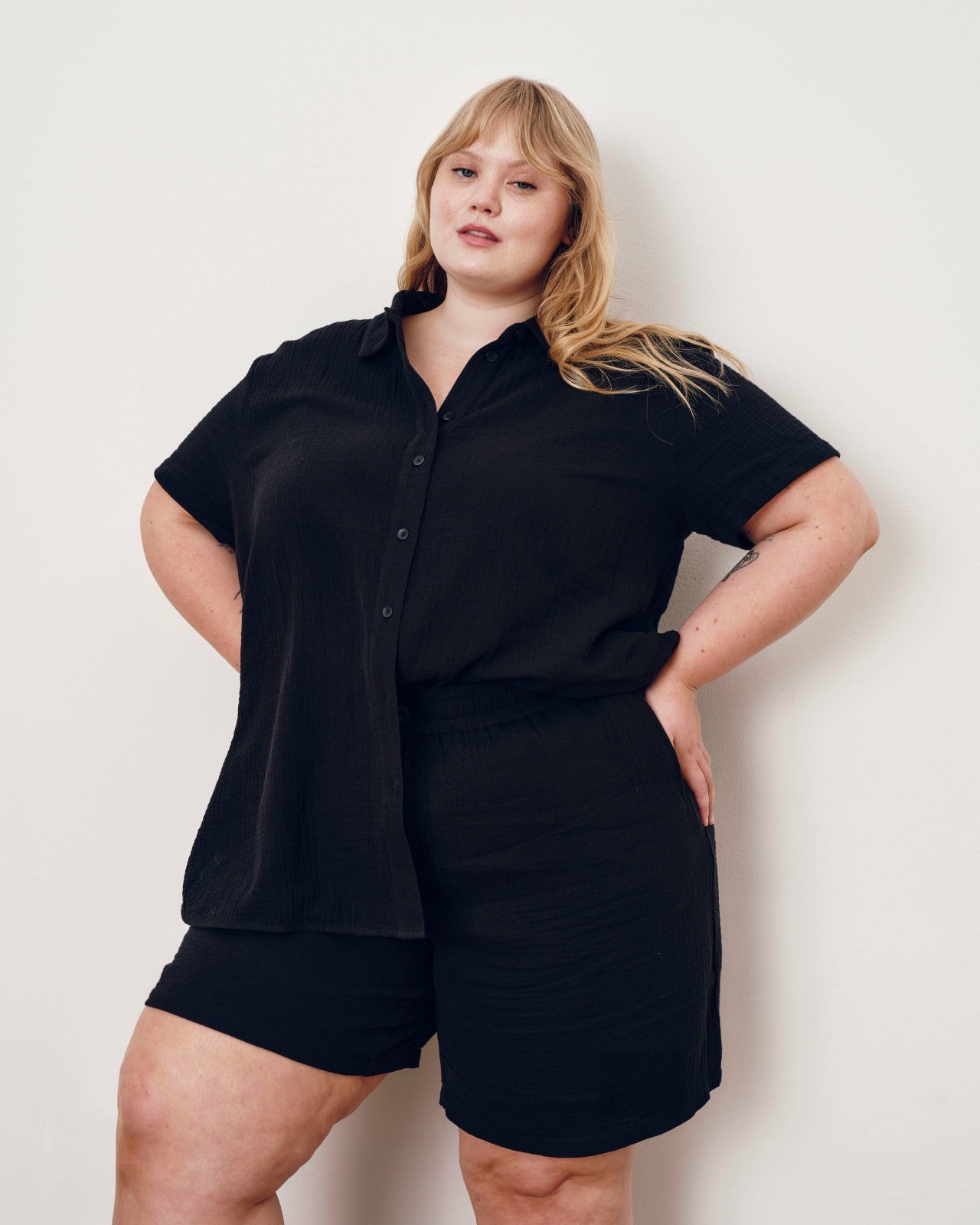Universal Standard Luxe Cotton Gauze Beach Short - Black