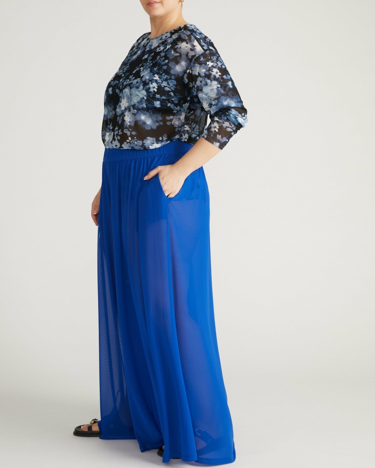 Universal Standard Thames Fog Top - Tumbling Bouquet Print