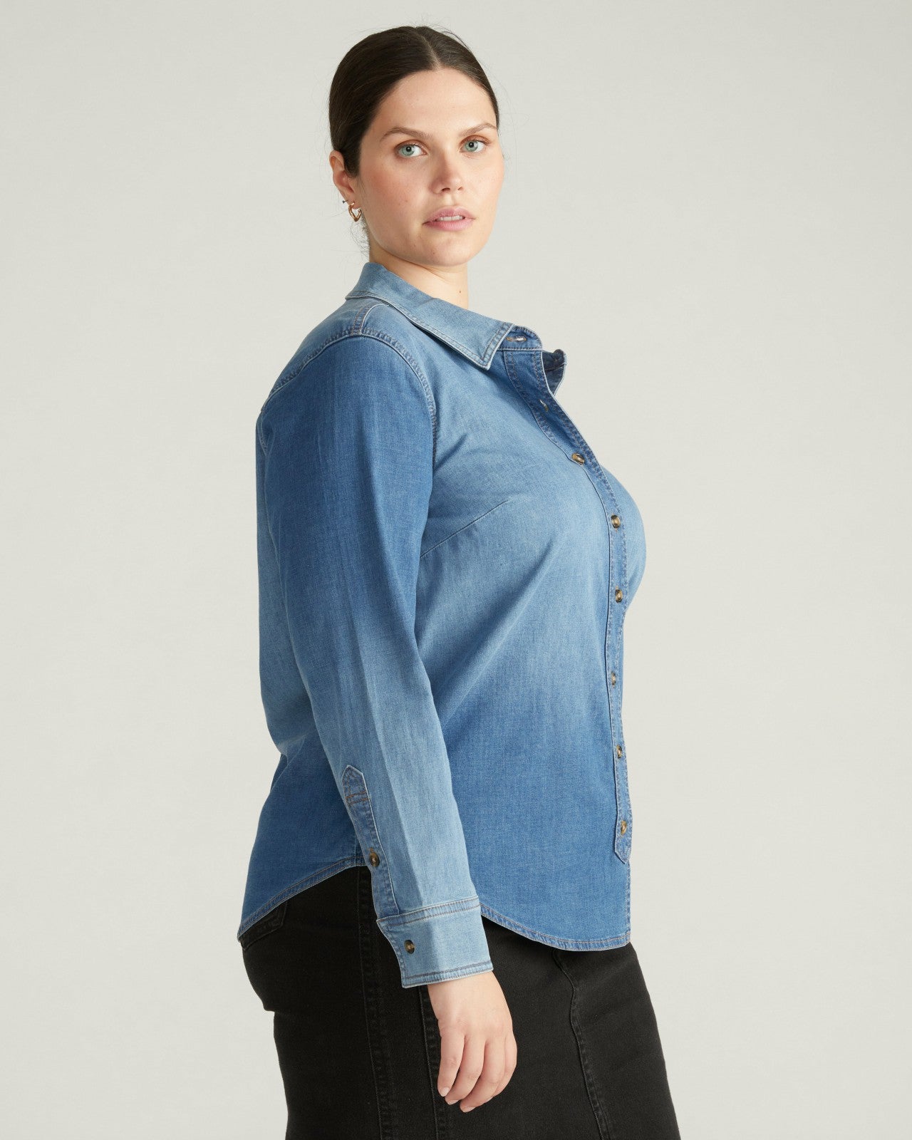 Universal Standard Minimalist Stretch Cotton Chambray Shirt - Vintage Indigo