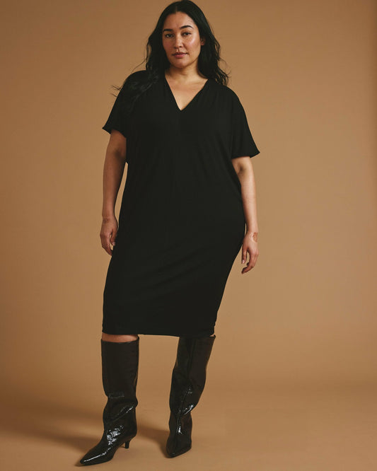 Universal Standard Teresa Liquid Jersey V-Neck Dress - Black
