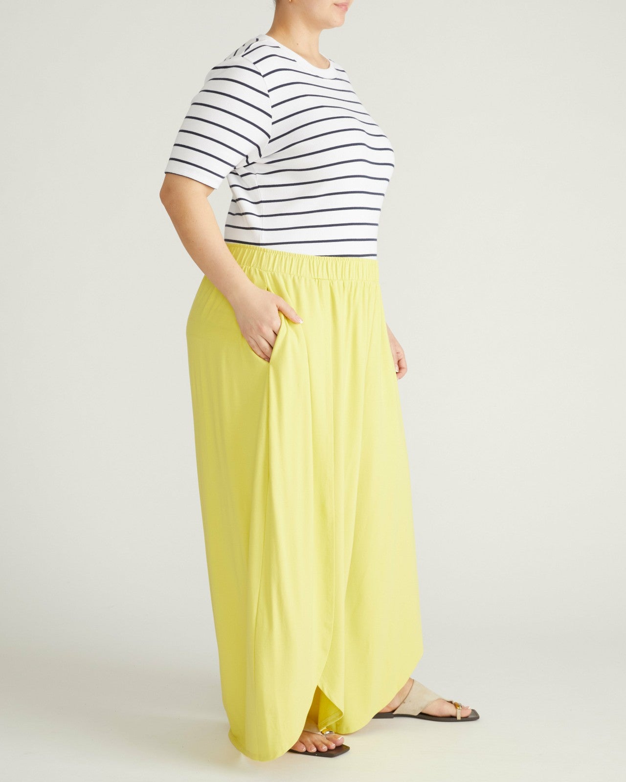 Universal Standard Rey Divine Jersey Pull-On Pants - Pomelo