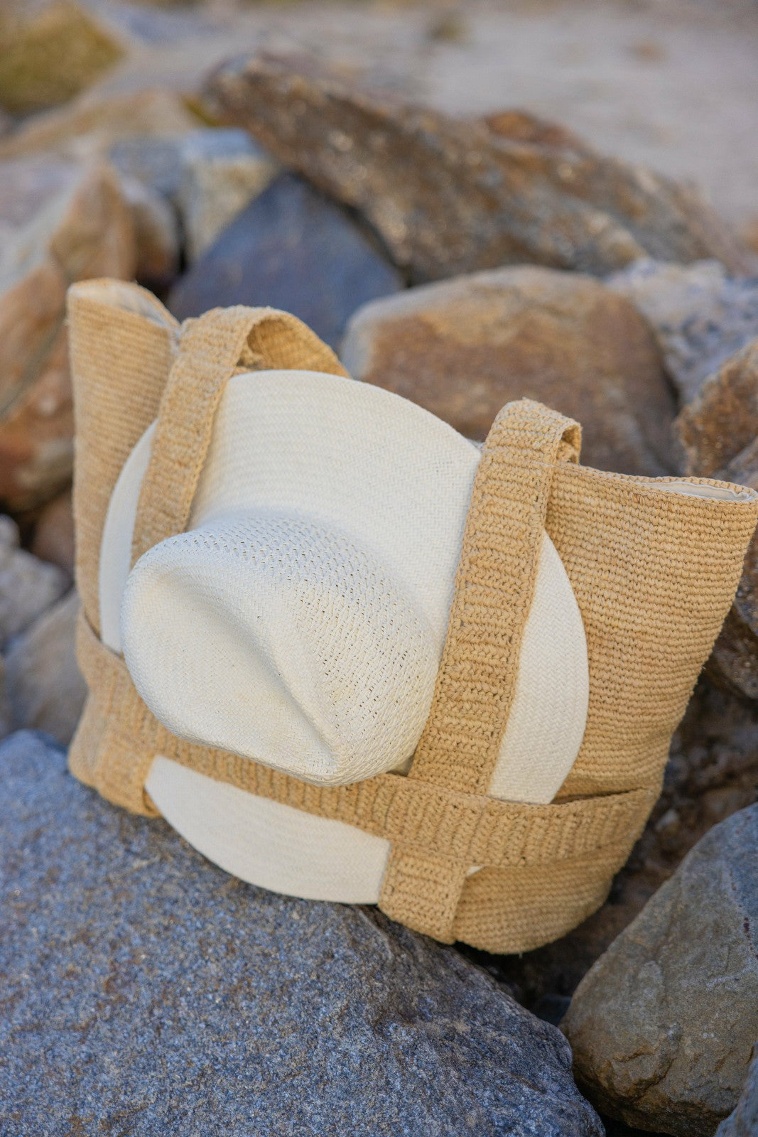 Universal Standard Hat Attack Straw Traveler Bag