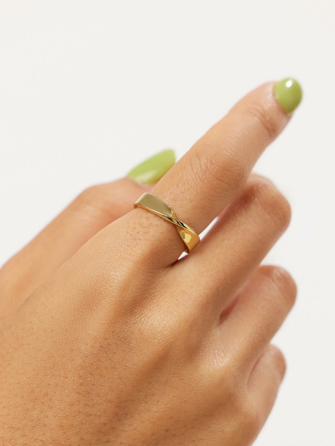 Universal Standard Ana Luisa Gold Band Ring - Eliora