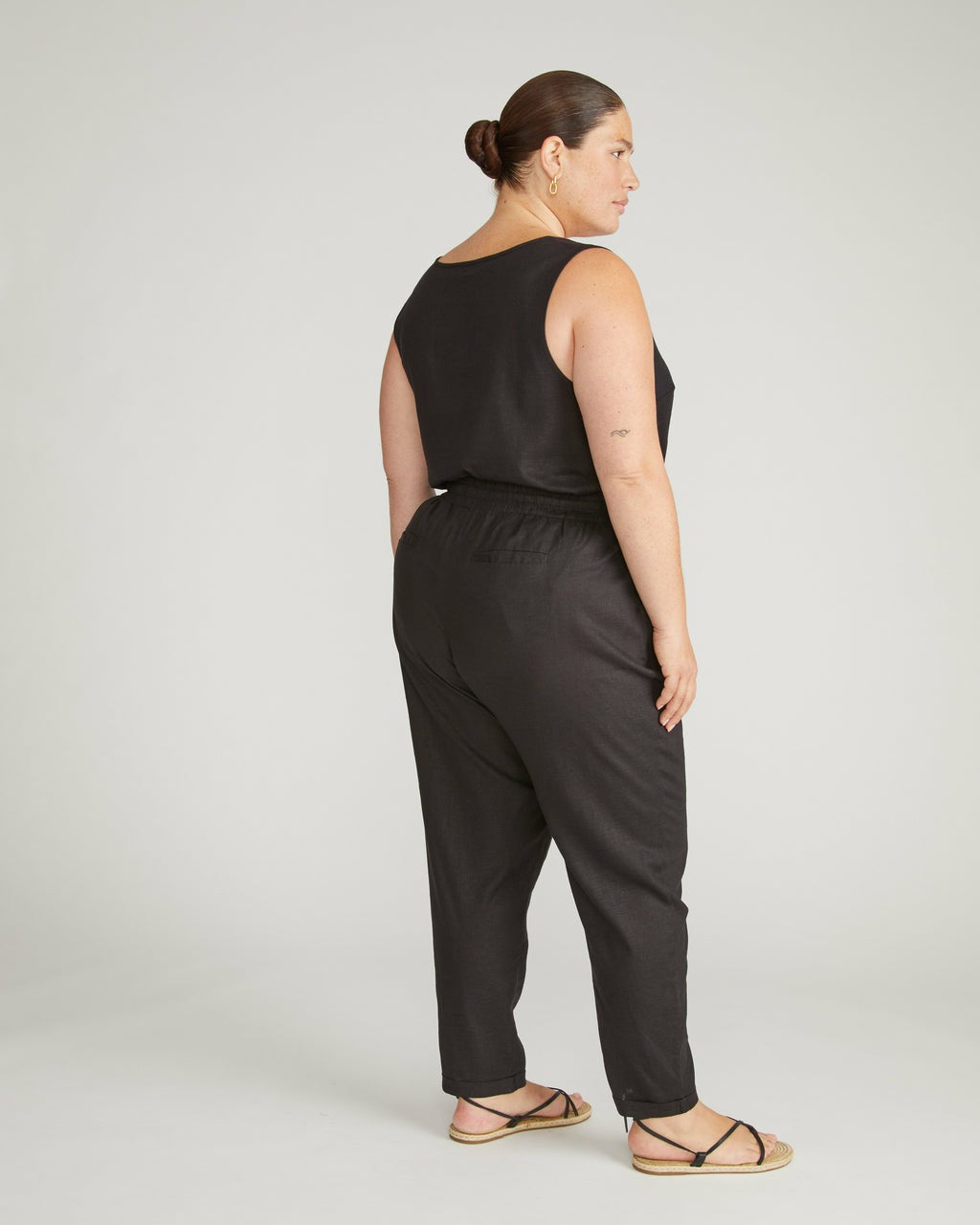 Universal Standard Sayville Linen Blend Drawstring Pant - Black