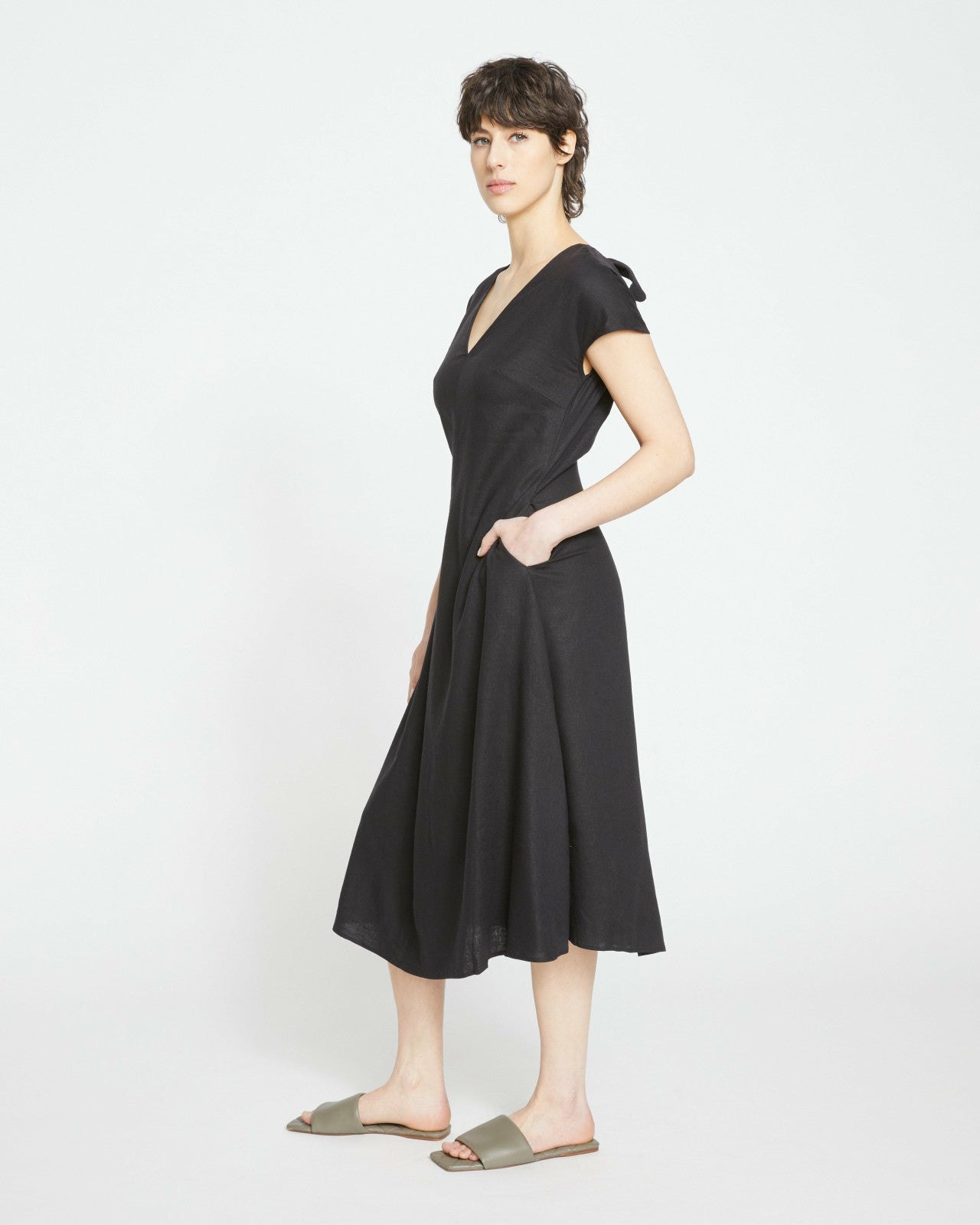 Universal Standard Louvre Bow Back Linen Blend Dress - Black