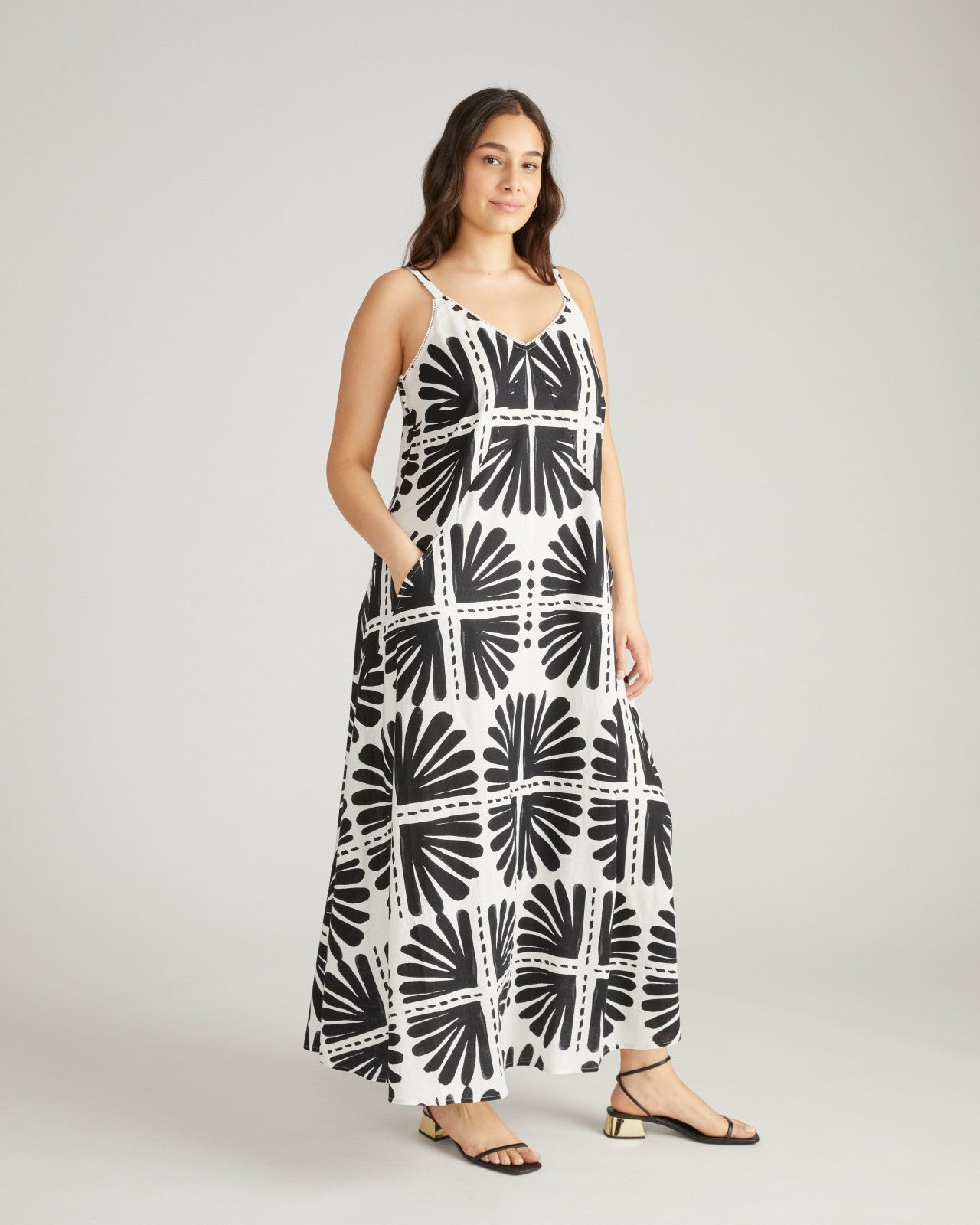 Universal Standard Kite Linen Blend Dress - Ink Bloom Print