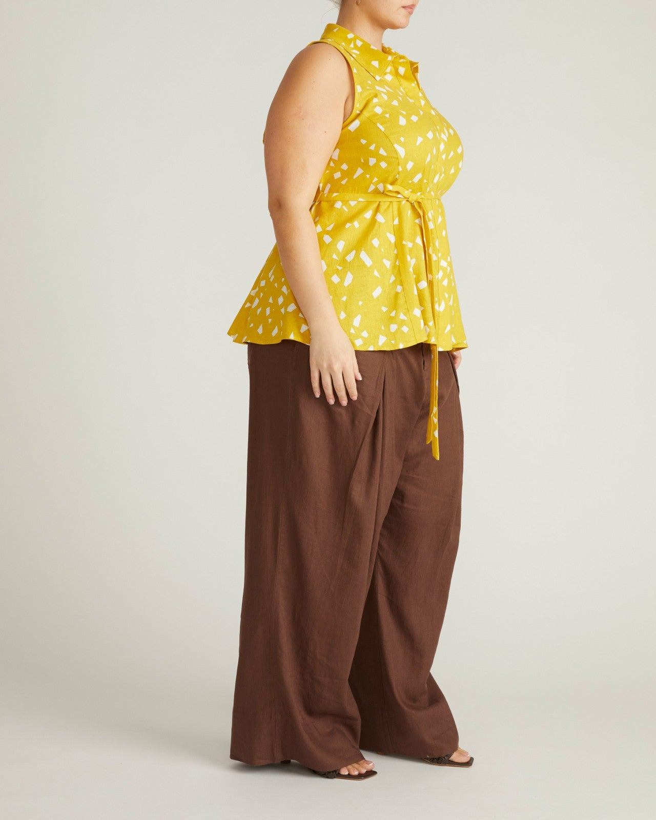 Universal Standard Adelaide Sleeveless Linen Blend Shirt - Yellow Confetti Print