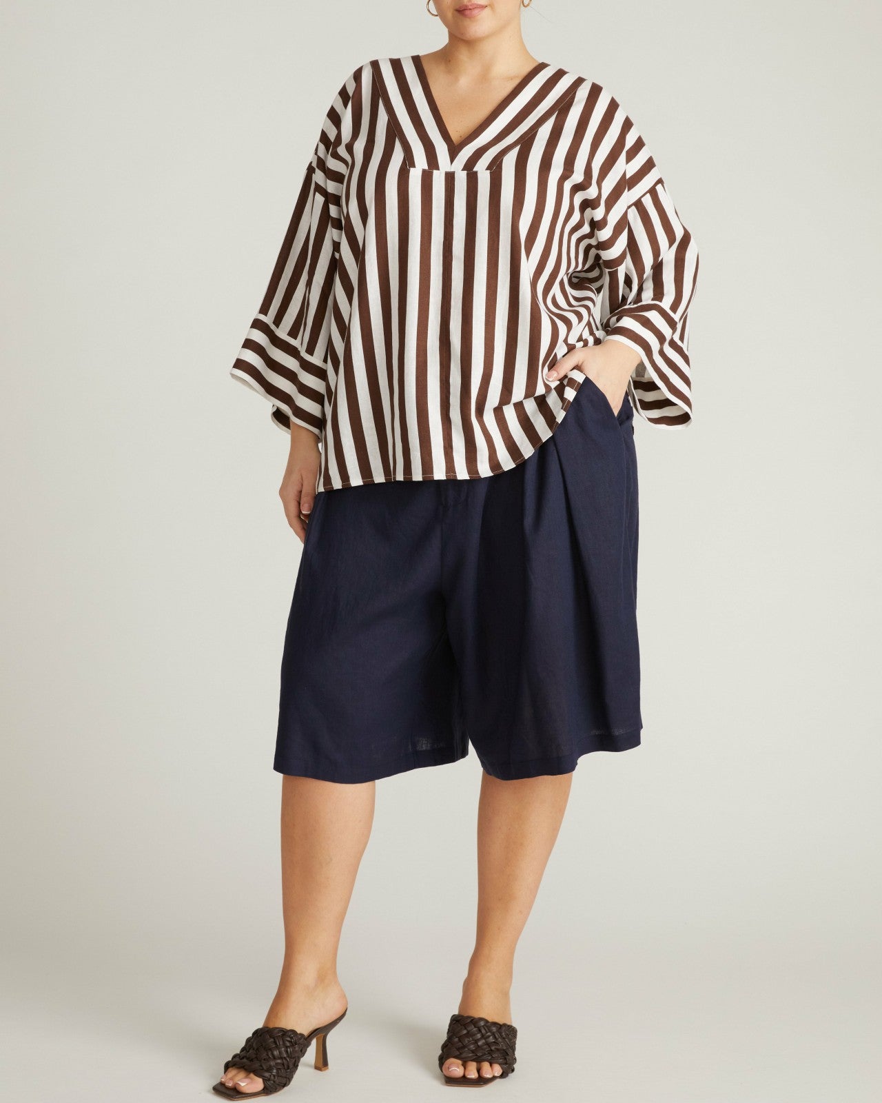 Universal Standard Elio V-Neck Linen Blend Top - Peppercorn Stripe