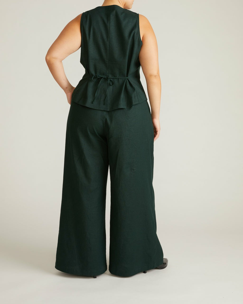 Universal Standard Tamsin Stretch Linen Blend Vest - Forest Green