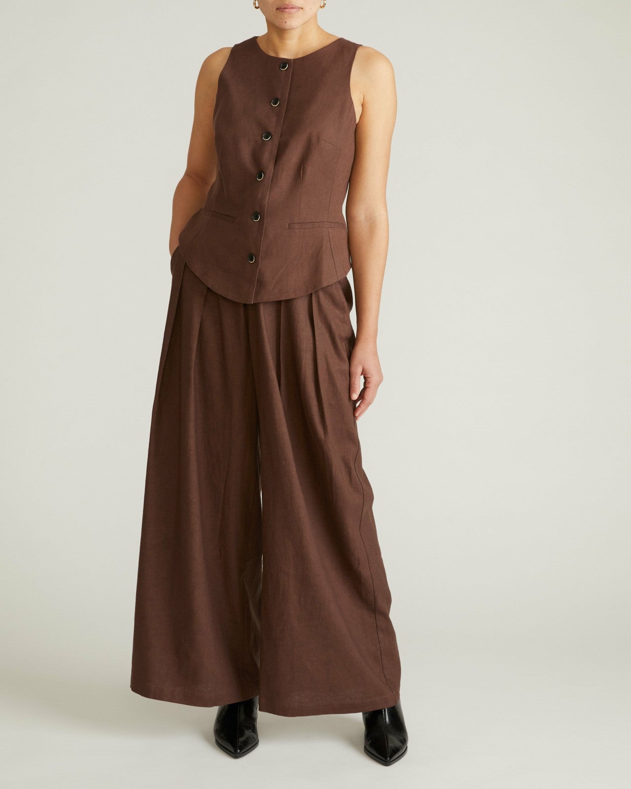 Universal Standard Tamsin Stretch Linen Blend Vest - Sophisticated Brown