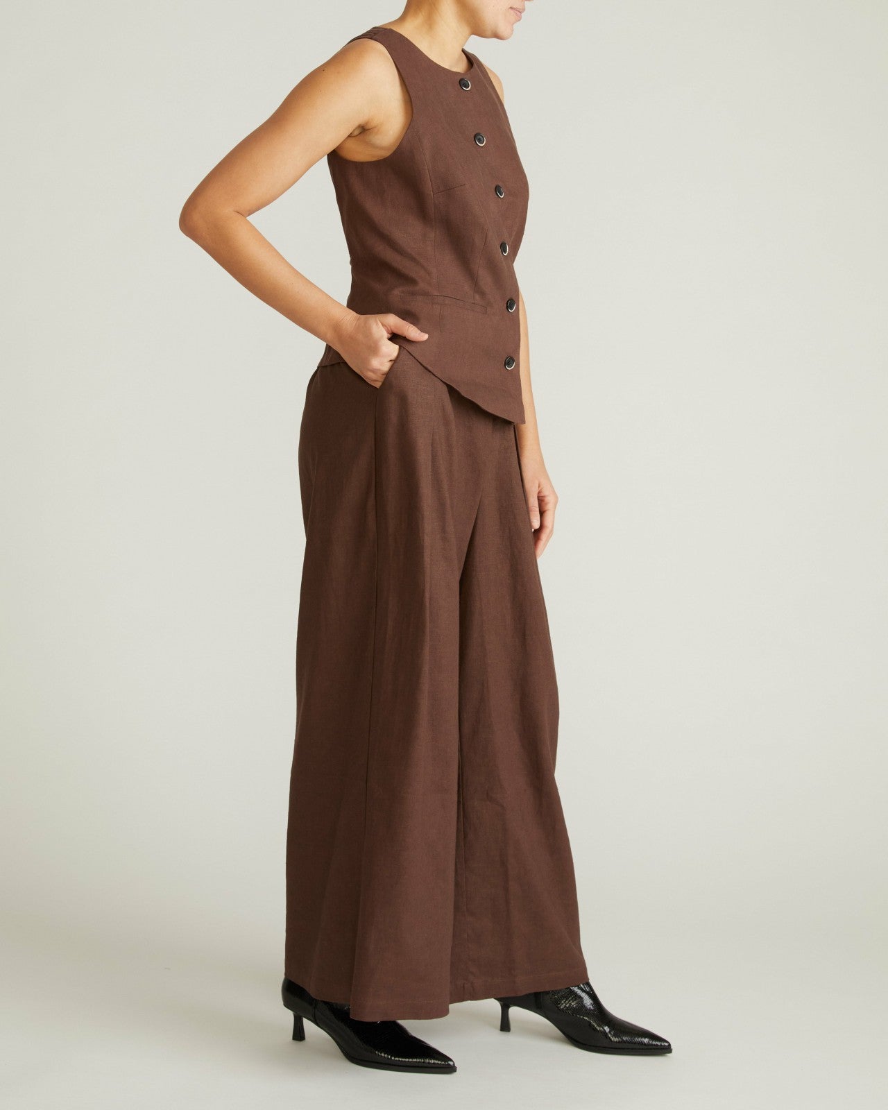 Universal Standard Tamsin Stretch Linen Blend Vest - Sophisticated Brown