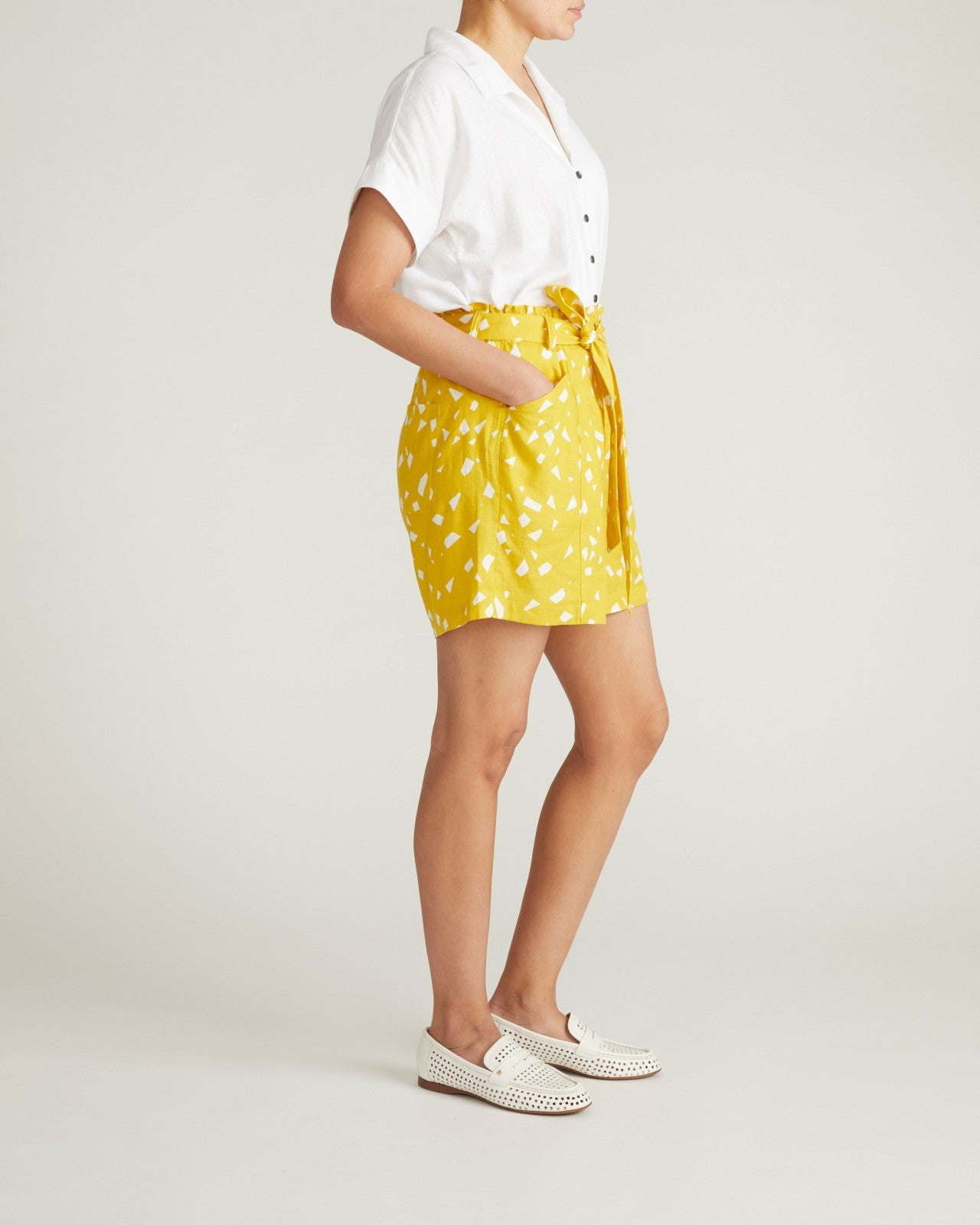 Universal Standard Harbor Stretch Linen Blend Paperbag Shorts - Yellow Confetti Print