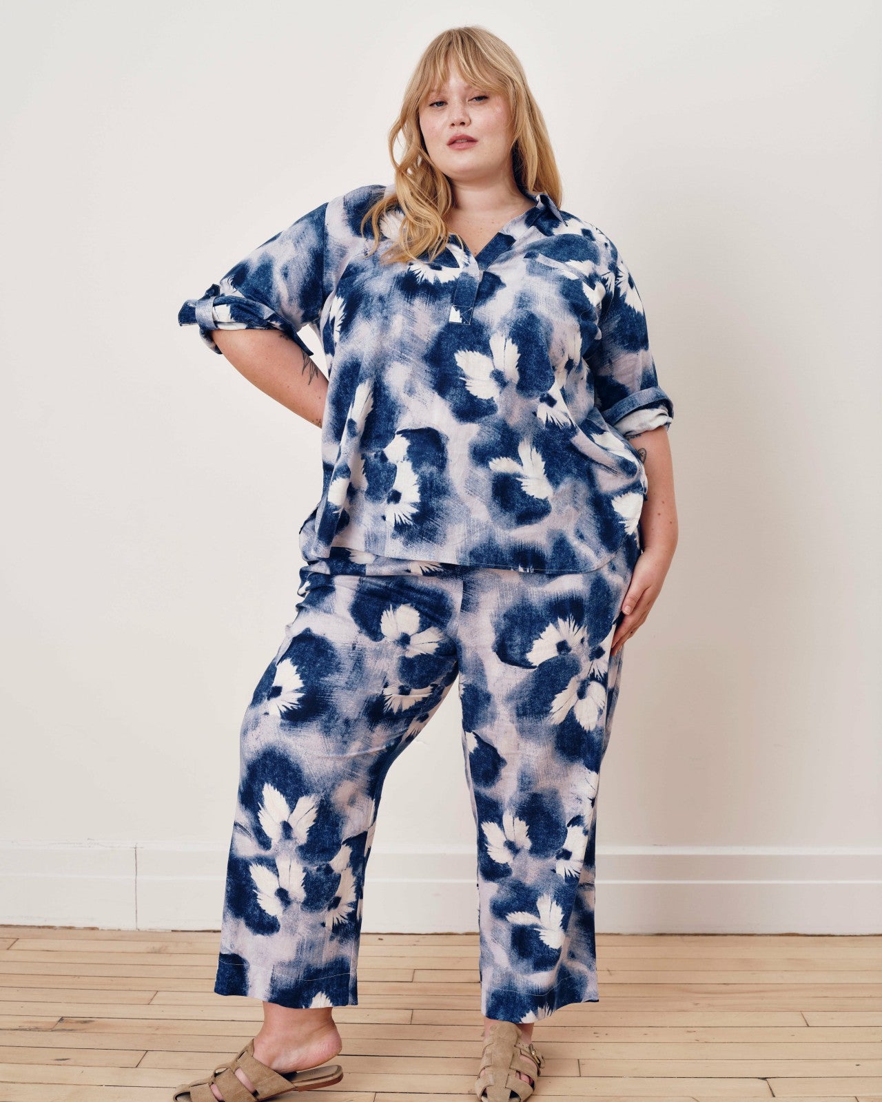 Universal Standard Iris Linen Blend Easy Pull-On Pants - Blue Pressed Flower Print
