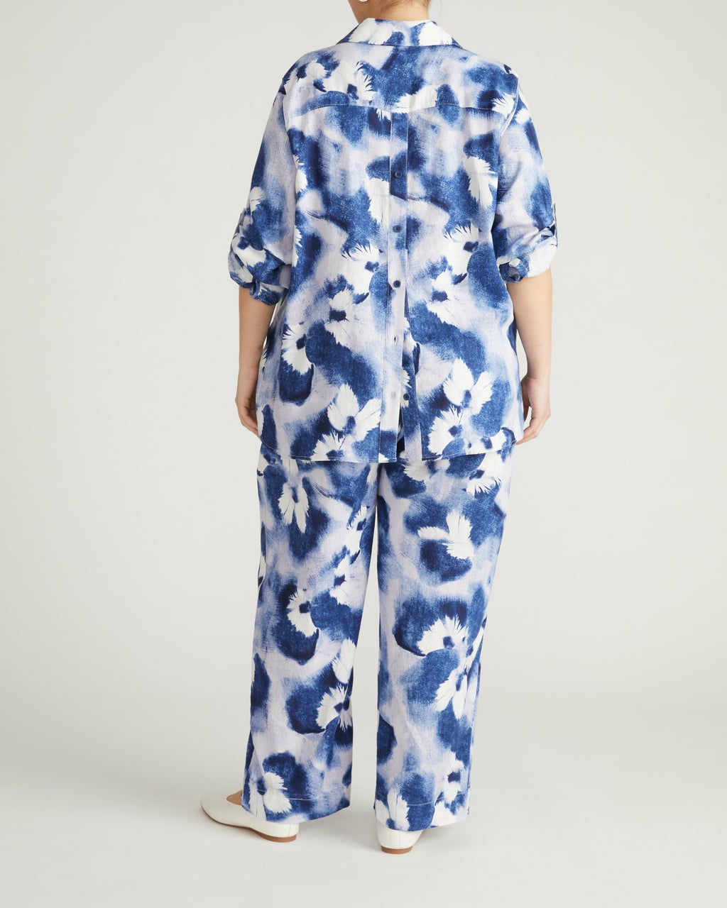Universal Standard Iris Linen Blend Easy Pull-On Pants - Blue Pressed Flower Print