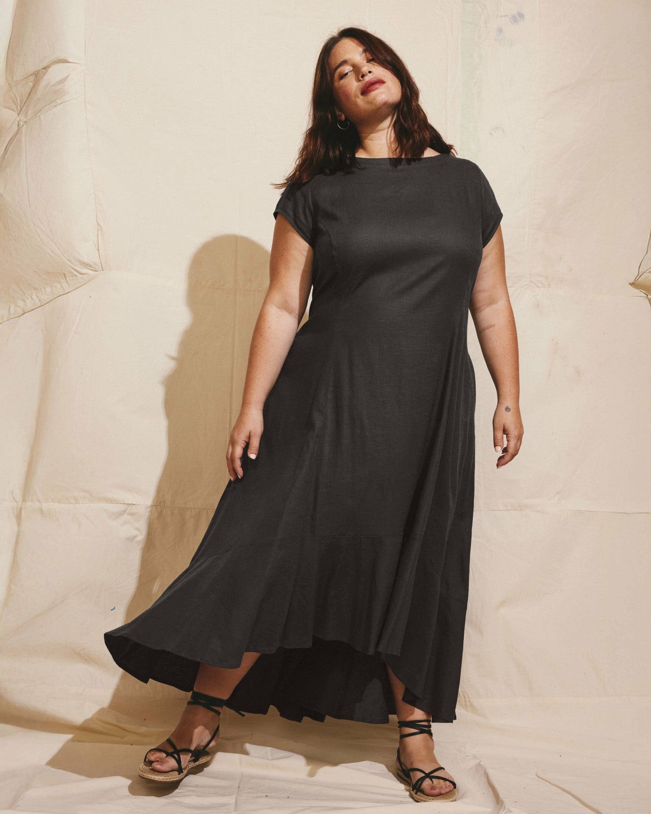 Universal Standard Sunset Linen Blend Flounce Dress - Black
