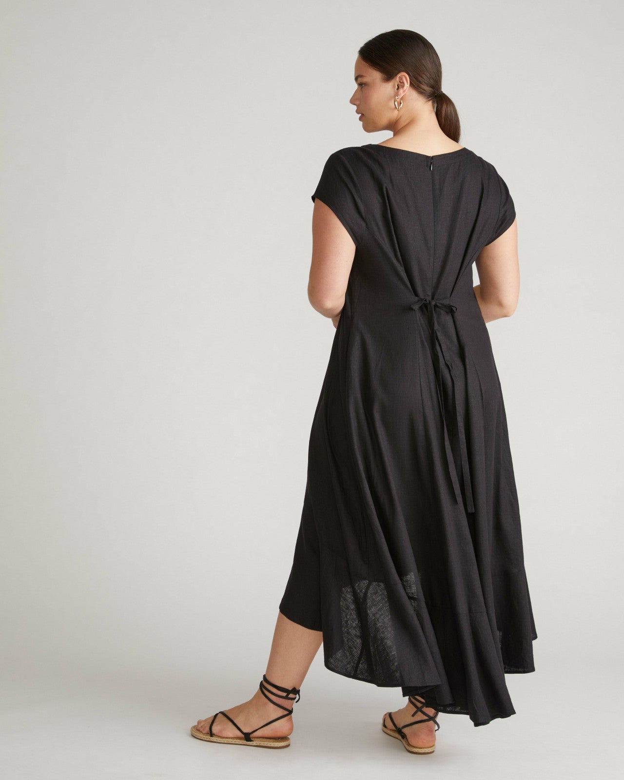 Universal Standard Sunset Linen Blend Flounce Dress - Black