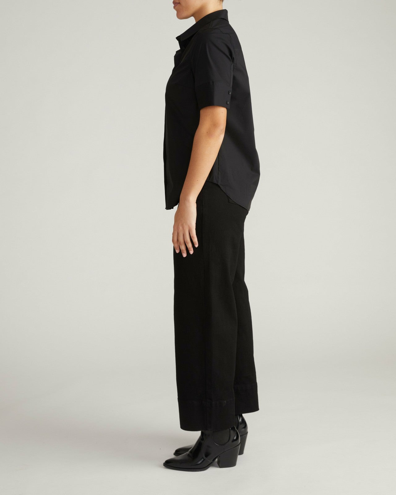 Universal Standard Elbe Stretch Poplin Short Sleeve Shirt - Black