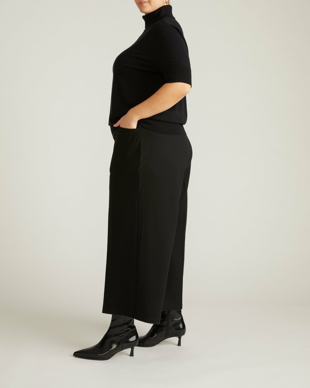 Universal Standard Savvy Fine Knit Turtleneck Sweater Top - Black