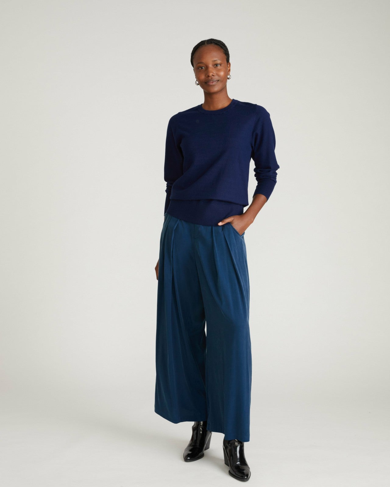 Universal Standard Savvy Fine Knit Crew Sweater - Midnight