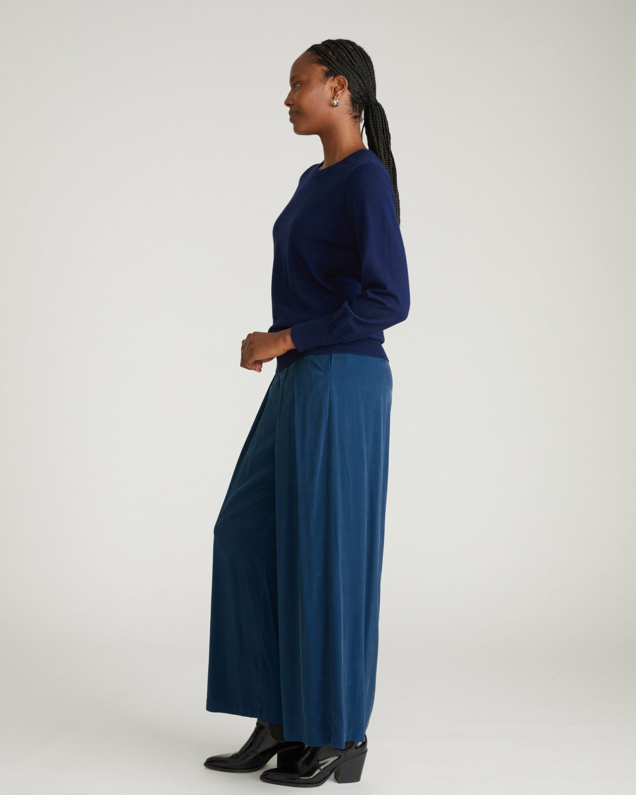 Universal Standard Savvy Fine Knit Crew Sweater - Midnight