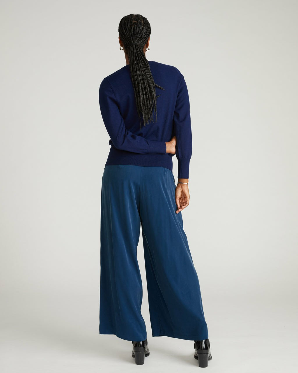 Universal Standard Savvy Fine Knit Crew Sweater - Midnight