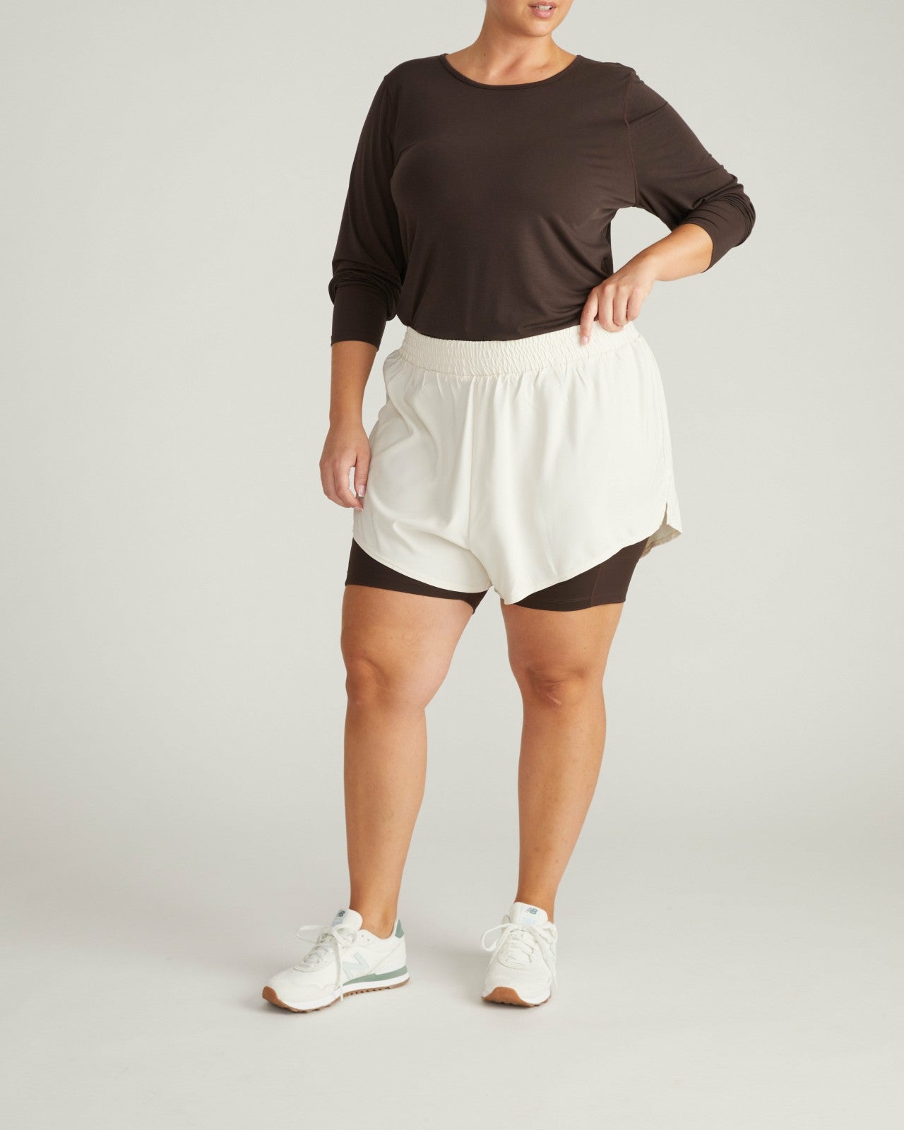 Universal Standard Rebel Active Shorts - Dove Wing/Deep Brown