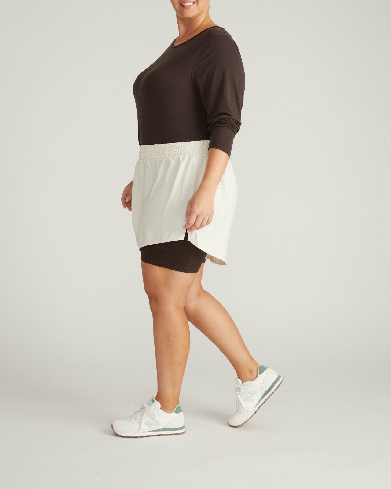 Universal Standard Rebel Active Shorts - Dove Wing/Deep Brown