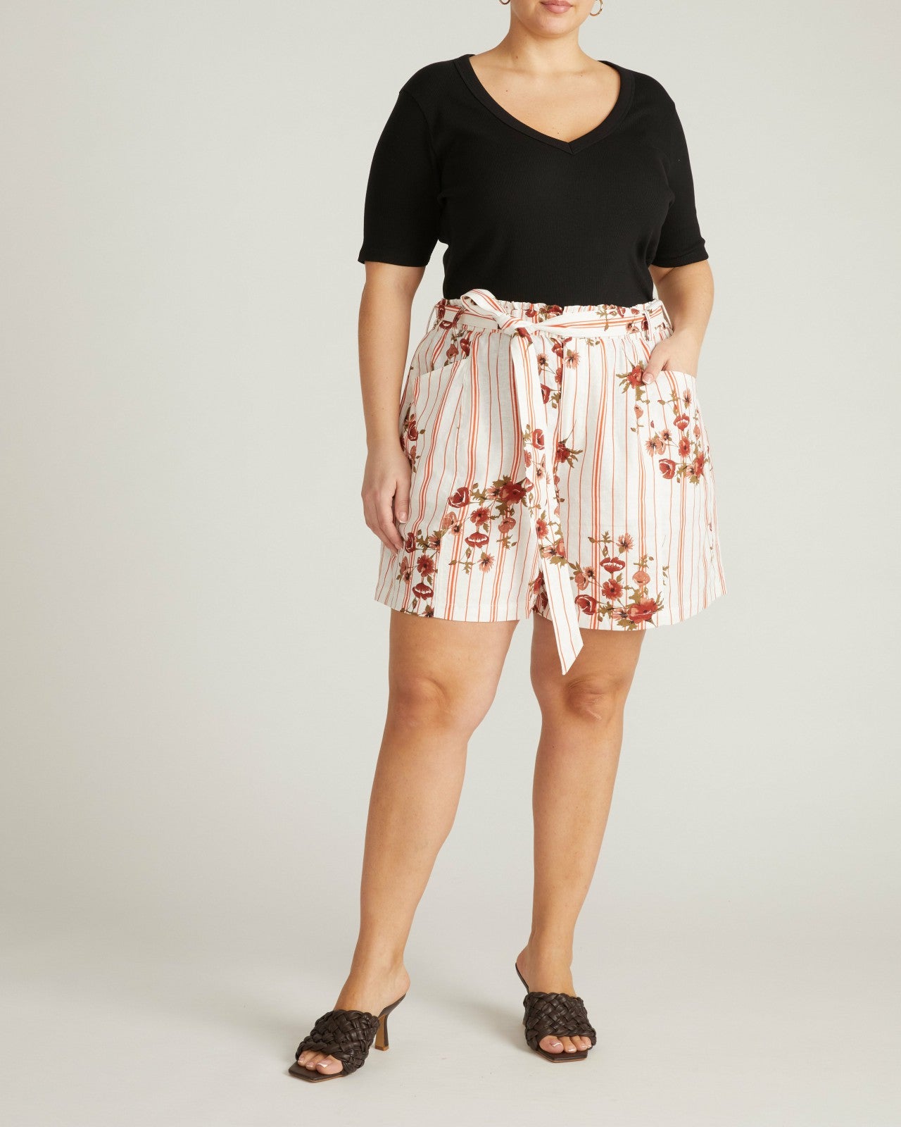 Universal Standard Harbor Stretch Linen Blend Paperbag Shorts - Wild Flower Bouquet Print