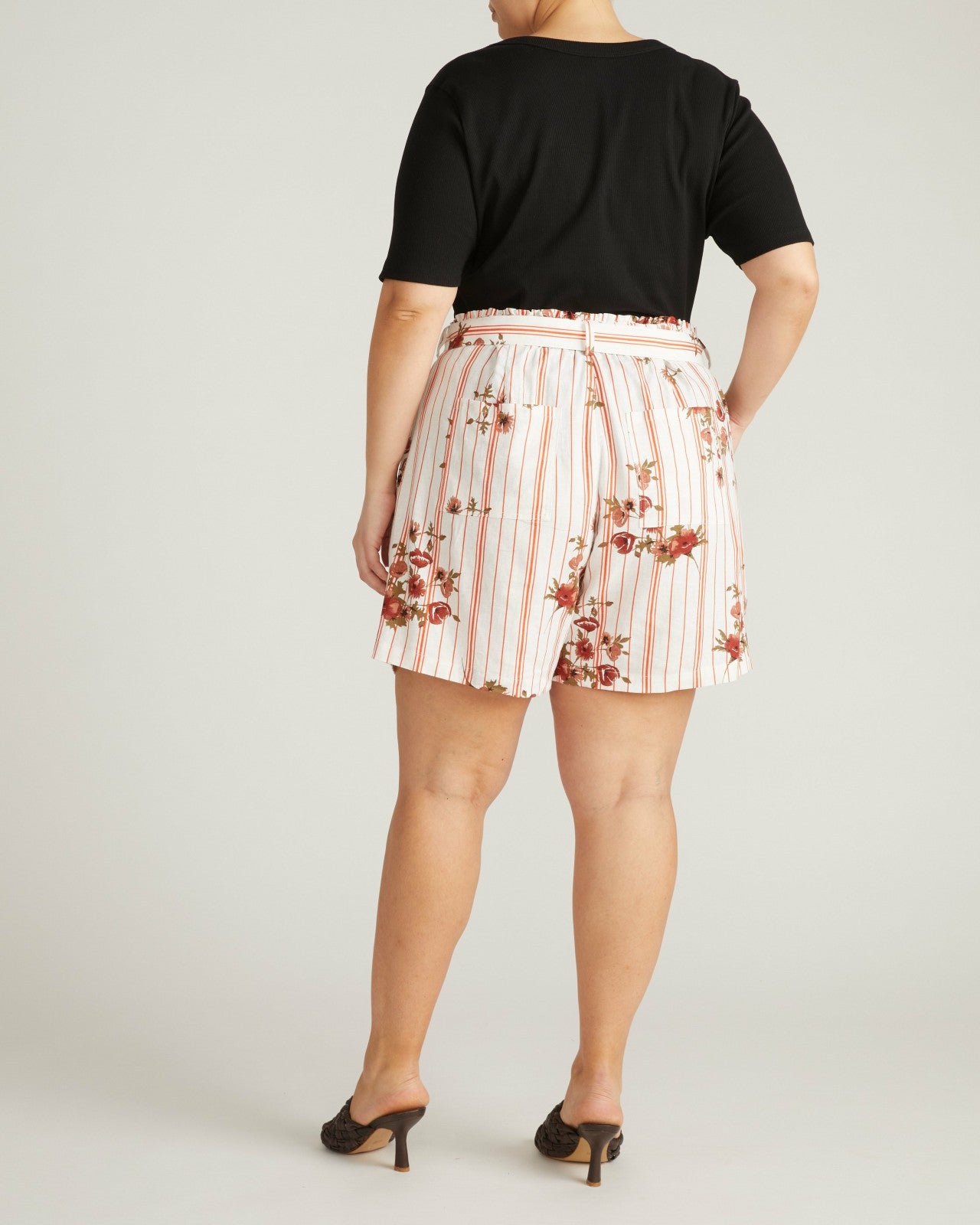 Universal Standard Harbor Stretch Linen Blend Paperbag Shorts - Wild Flower Bouquet Print