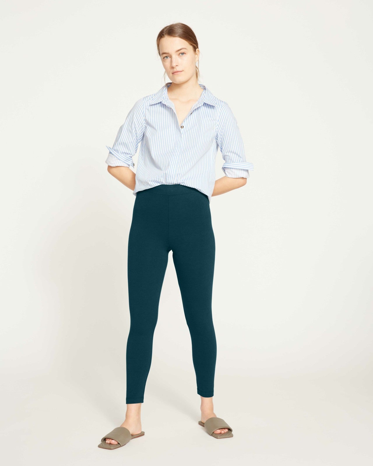 Universal Standard Roya Cropped Leggings 23 Inch - Deep Sea