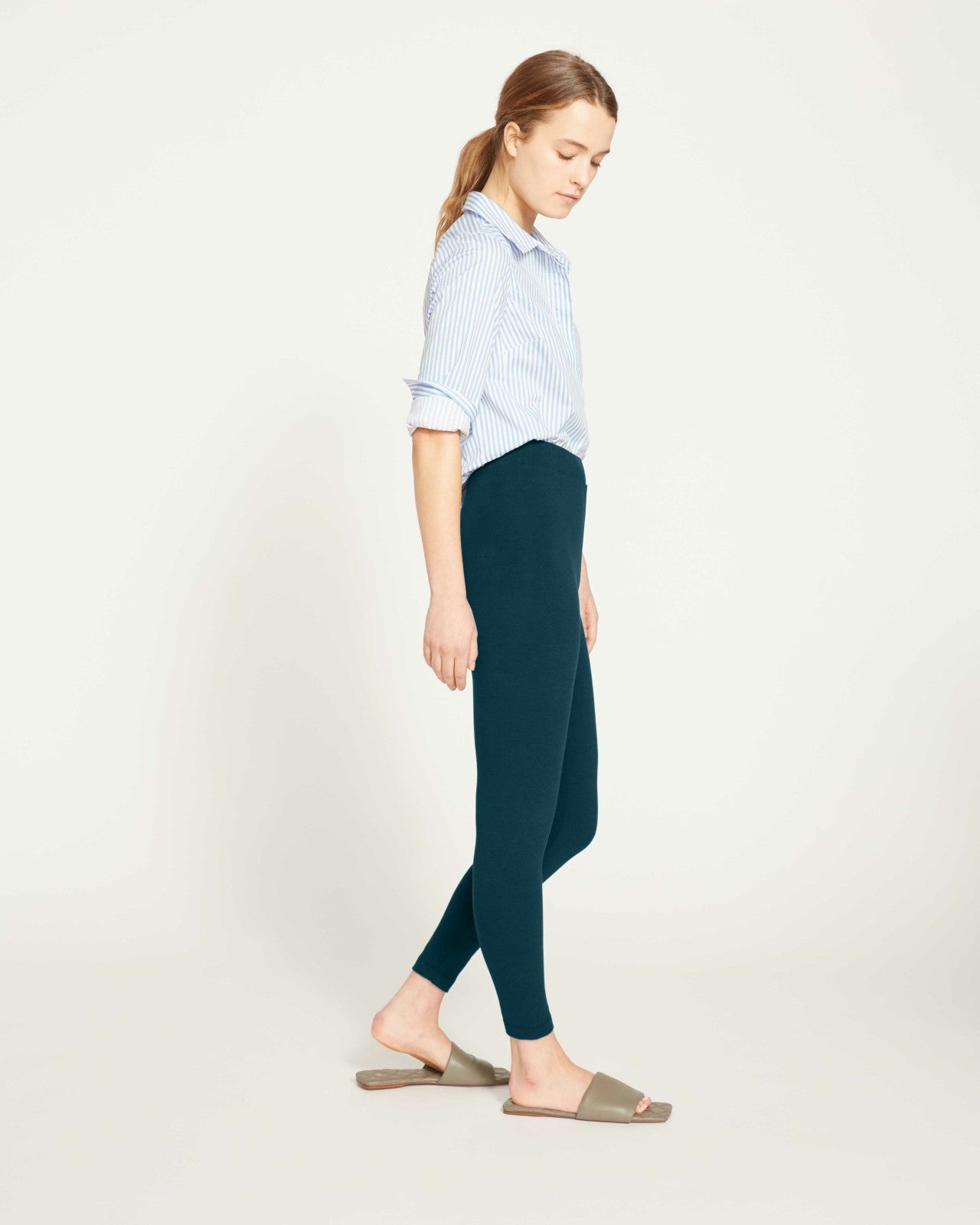 Universal Standard Roya Cropped Leggings 23 Inch - Deep Sea