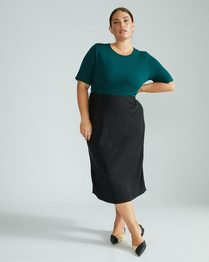 Universal Standard Lily Liquid Jersey Crew Neck Stovepipe Tee - Forest Green