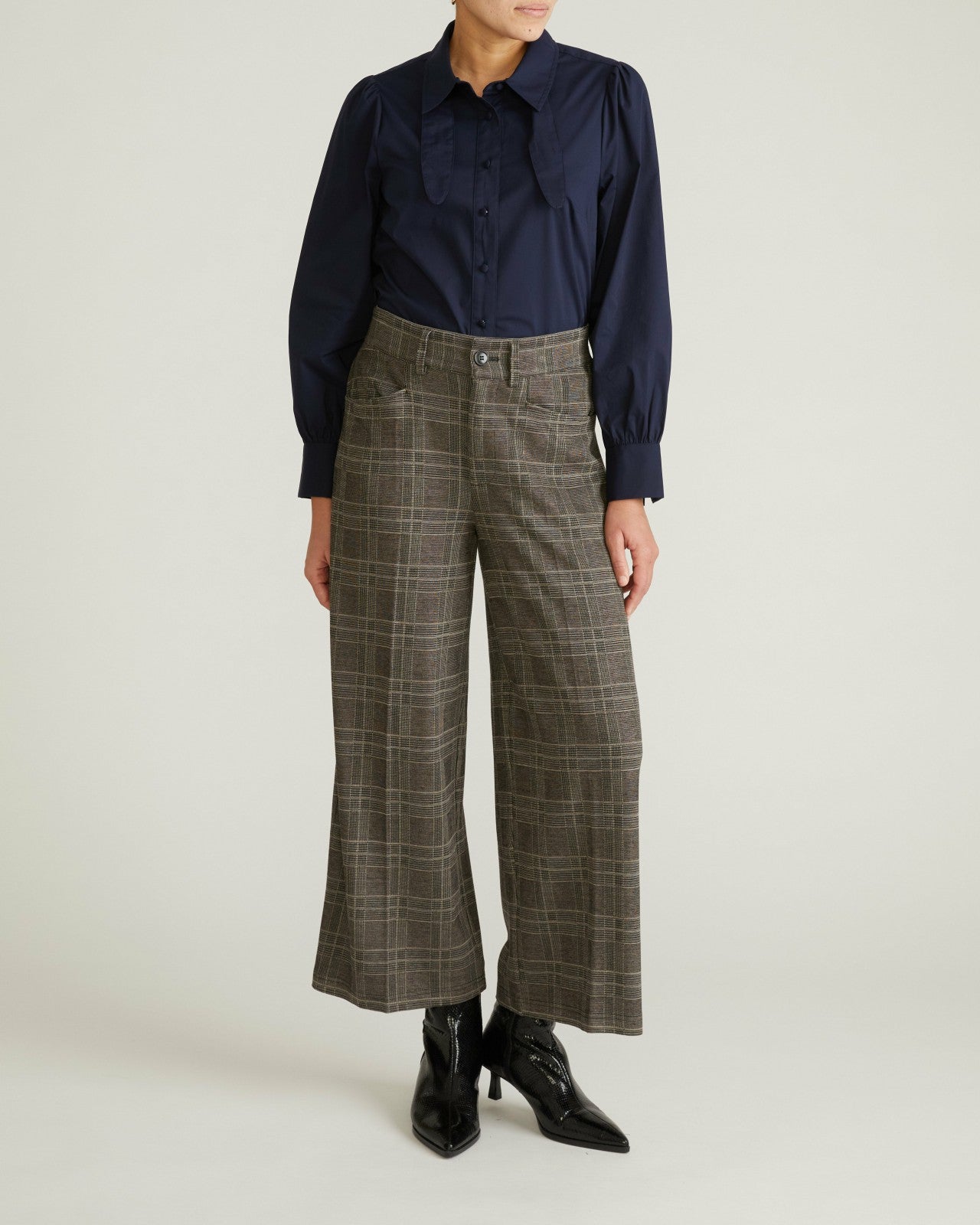 Universal Standard Janet Tie-Neck Cotton Poplin Shirt - Navy