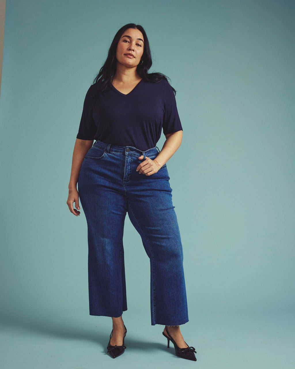 Universal Standard Lily Liquid Jersey V-Neck Stovepipe Tee - Midnight