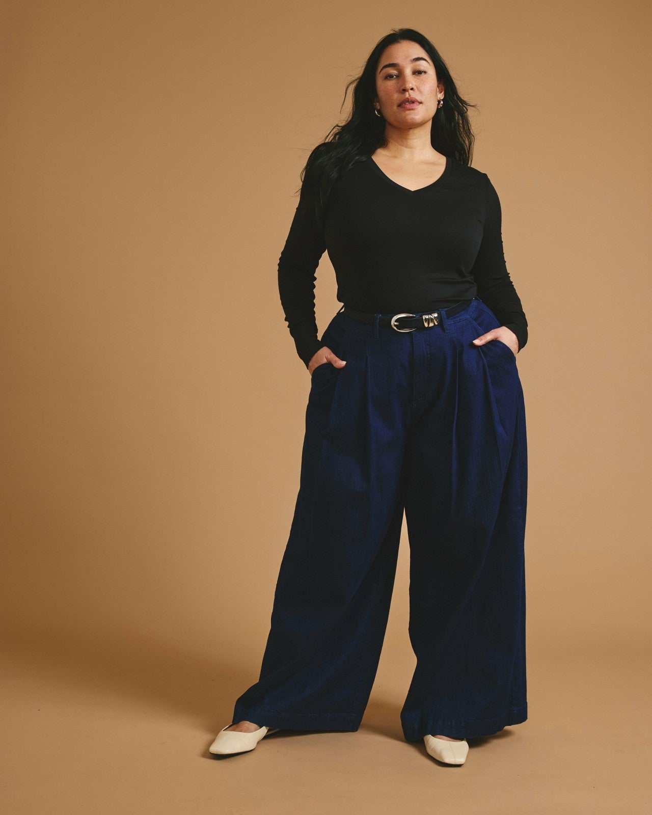 Universal Standard Cloud Rib Long Sleeve V-Neck Tee - Black