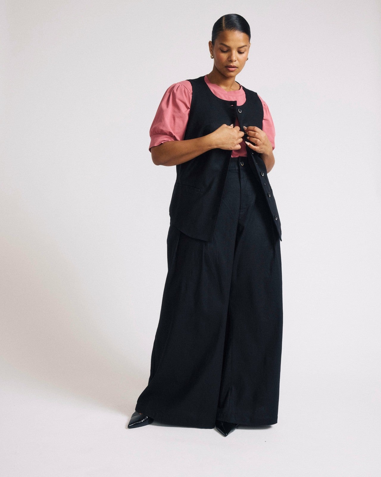 Universal Standard Tamsin Stretch Linen Blend Vest - Black