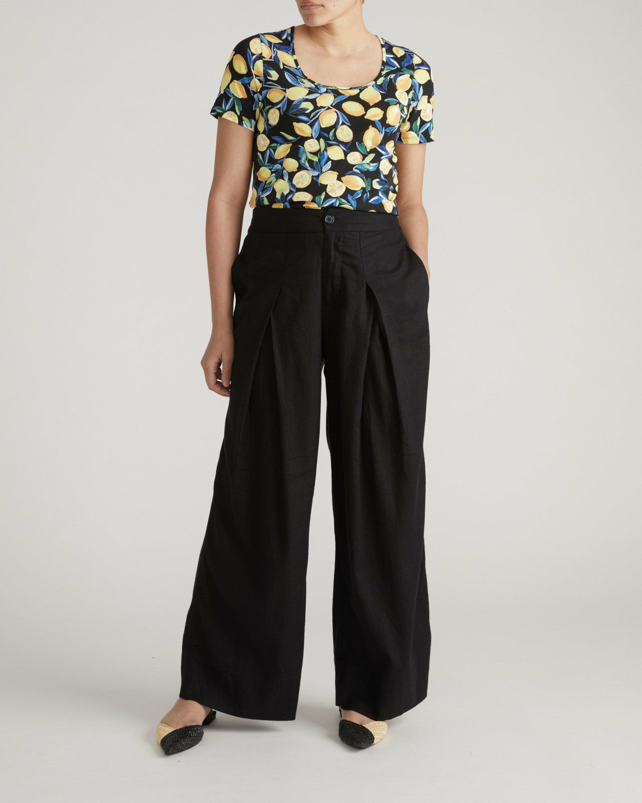 Universal Standard Scoop Neck Tee - Black Limoncello Print