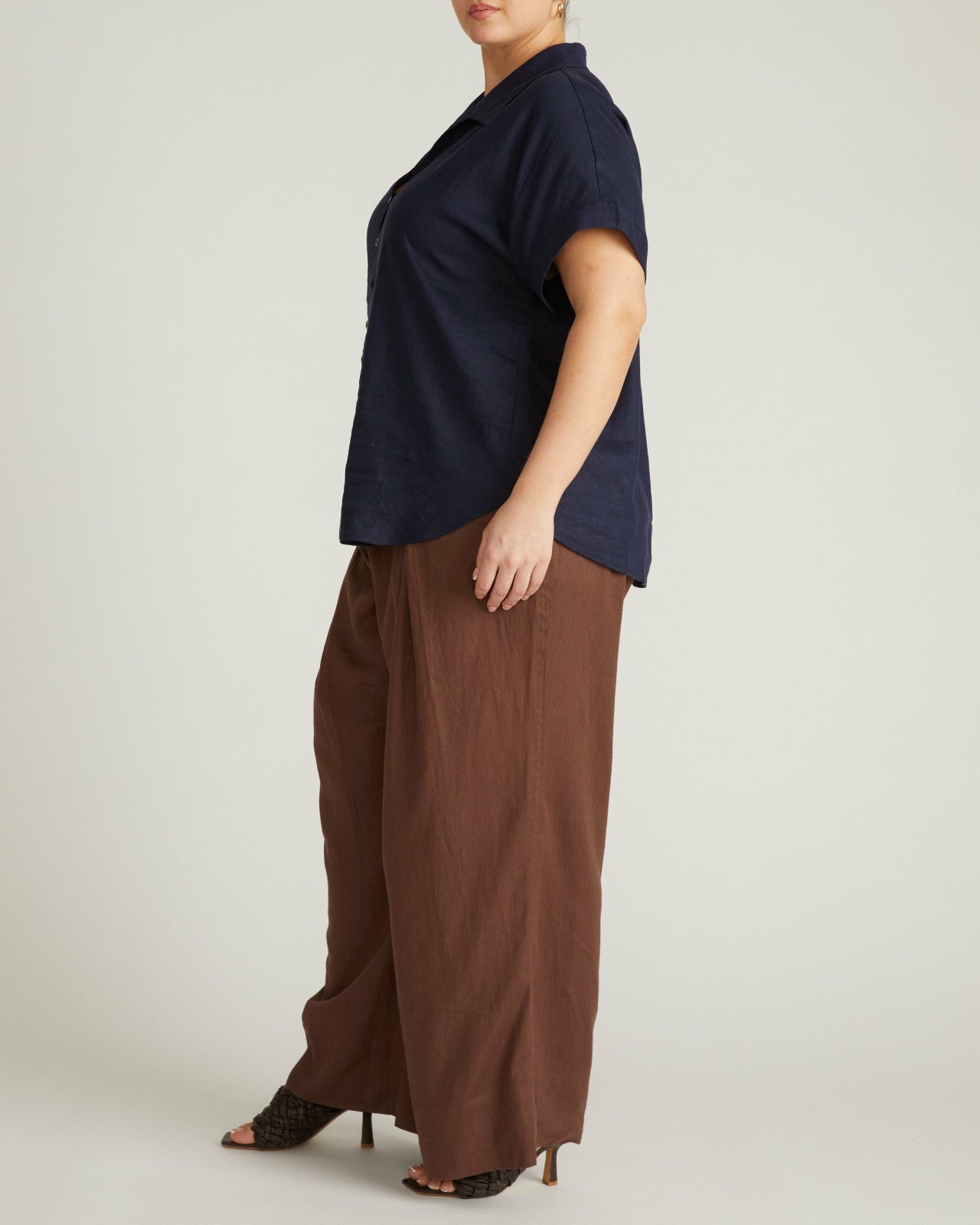 Universal Standard Sandy Short Sleeve Stretch Linen Blend Shirt - Navy