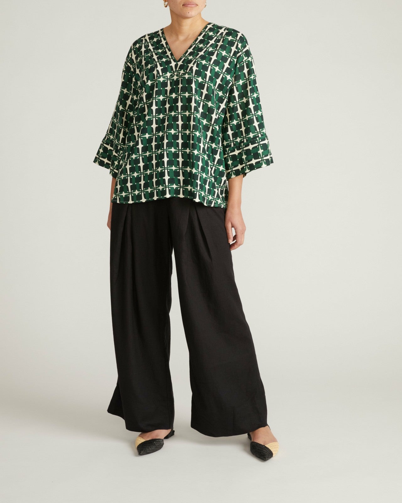 Universal Standard Elio V-Neck Linen Blend Top - Green Trellis Print