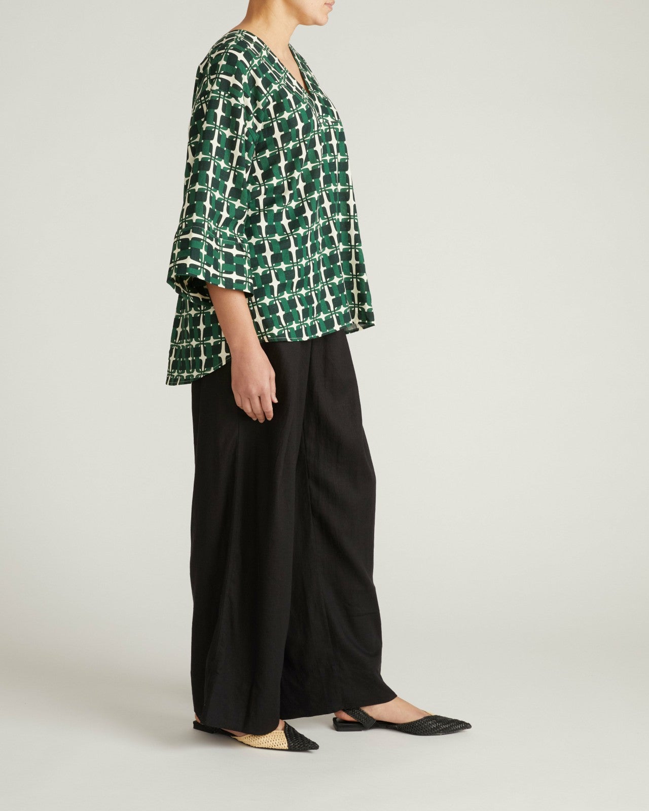 Universal Standard Elio V-Neck Linen Blend Top - Green Trellis Print