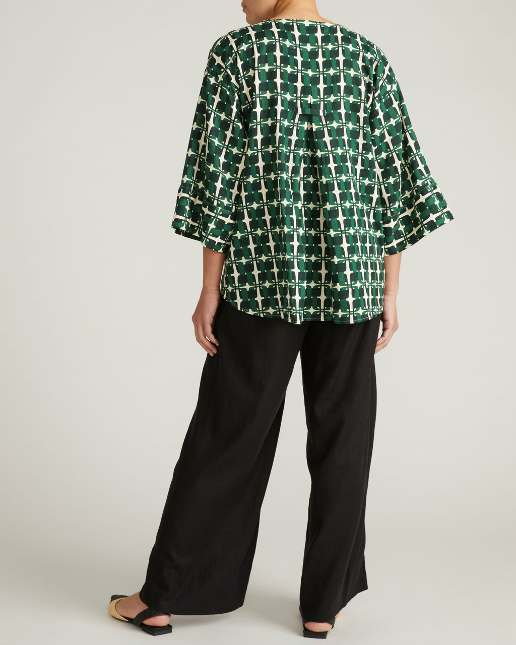 Universal Standard Elio V-Neck Linen Blend Top - Green Trellis Print
