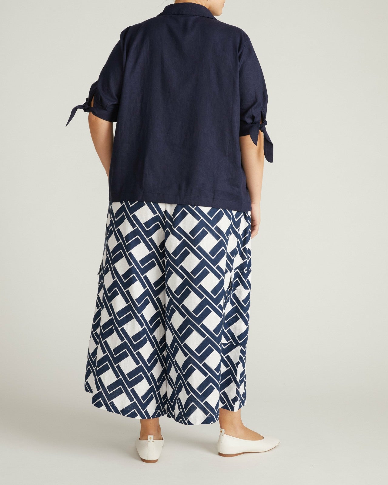Universal Standard Luisa Short Sleeve Linen Blend Shirt - Navy