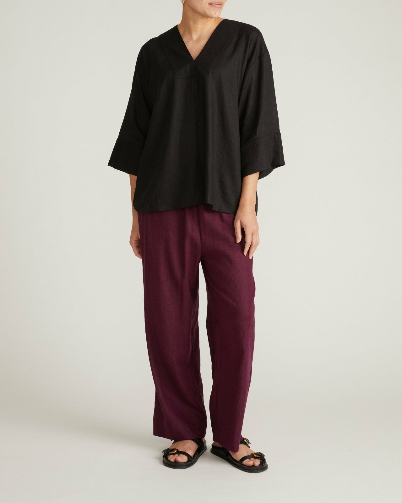 Universal Standard Elio V-Neck Linen Blend Top - Black