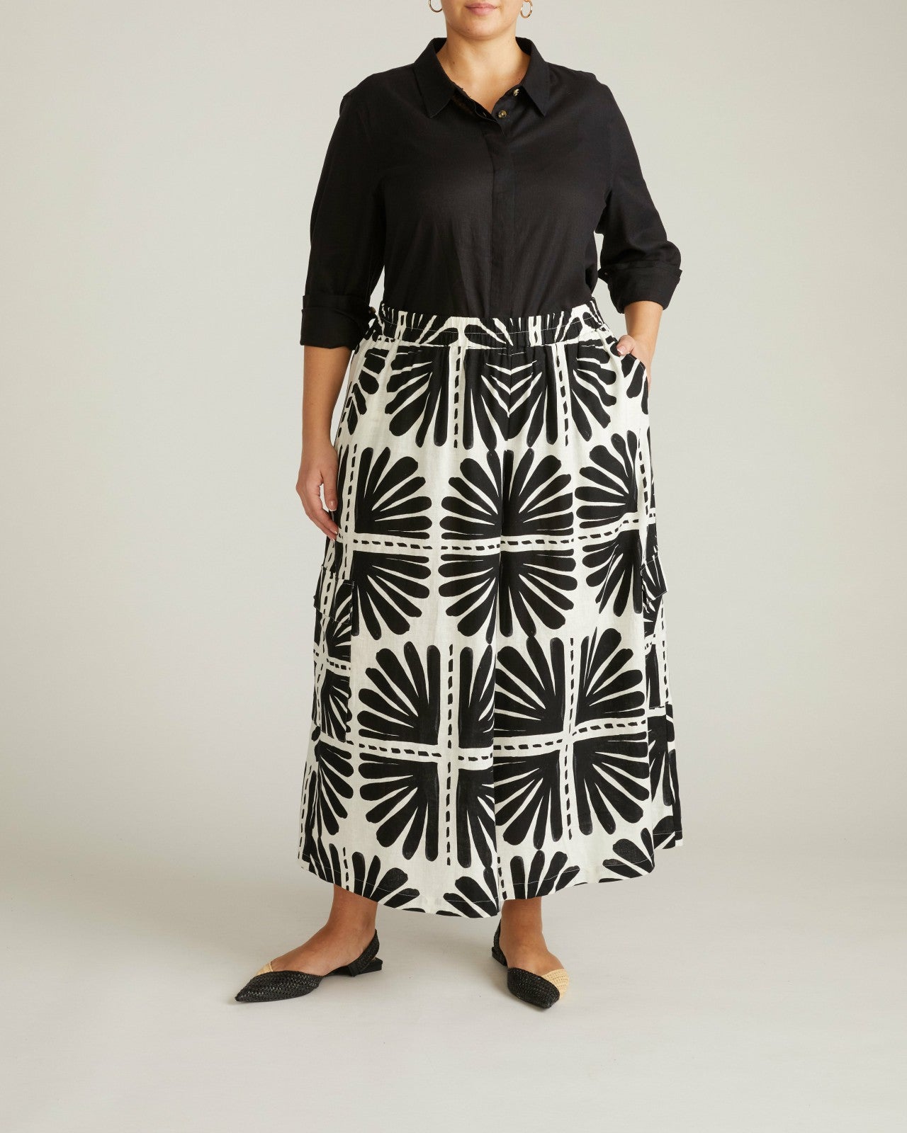 Universal Standard Palazzo Cargo Linen Blend Pant - Ink Bloom Print